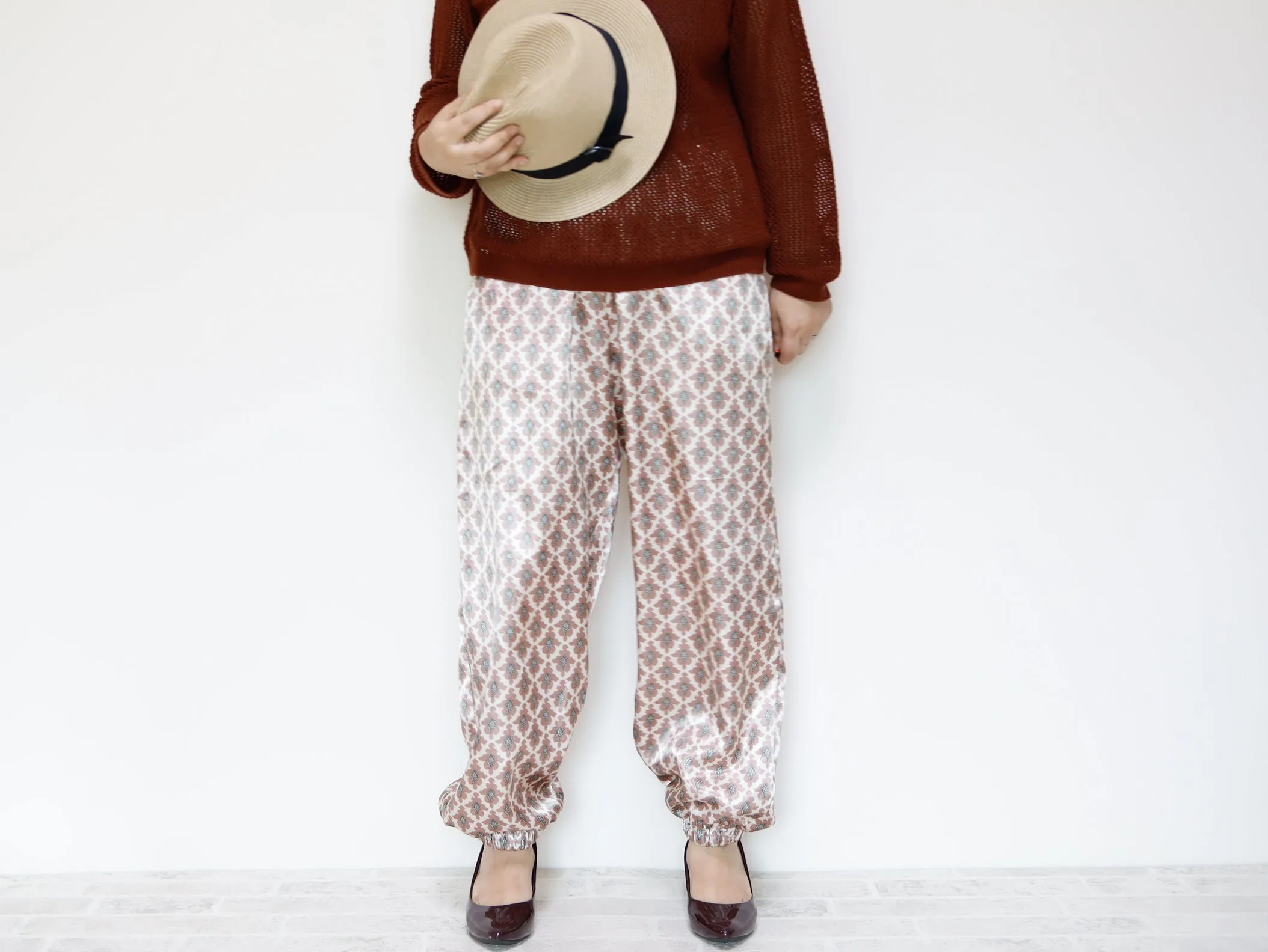 <S23-004> SATIN PRINTED Trousers