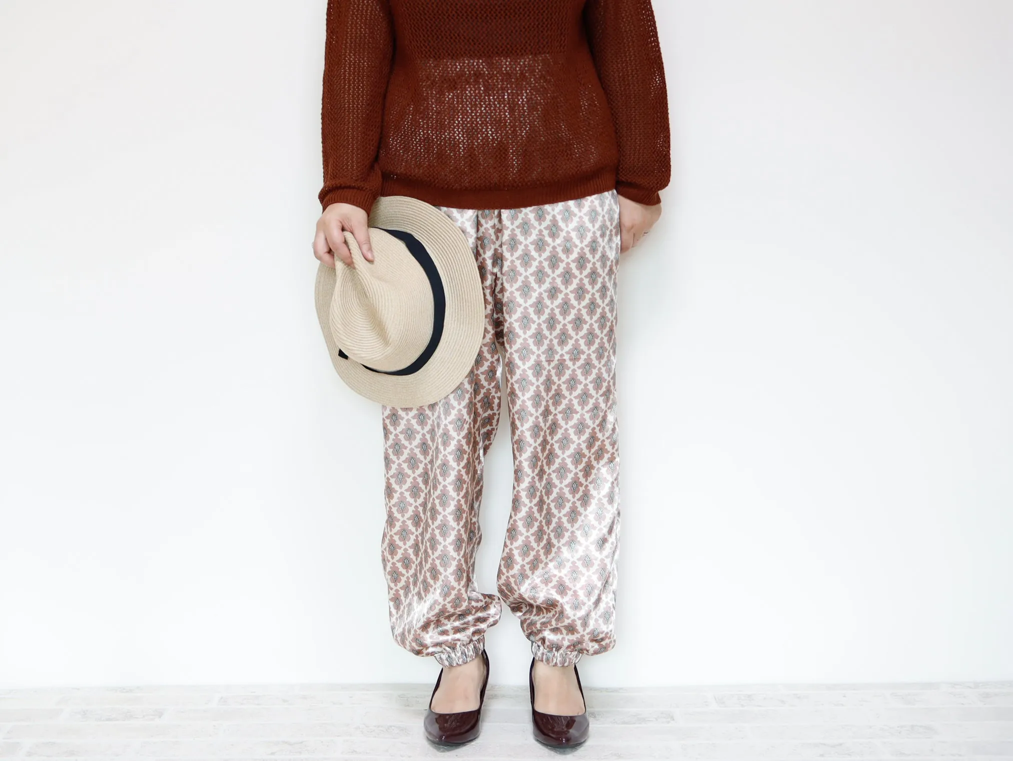 <S23-004> SATIN PRINTED Trousers